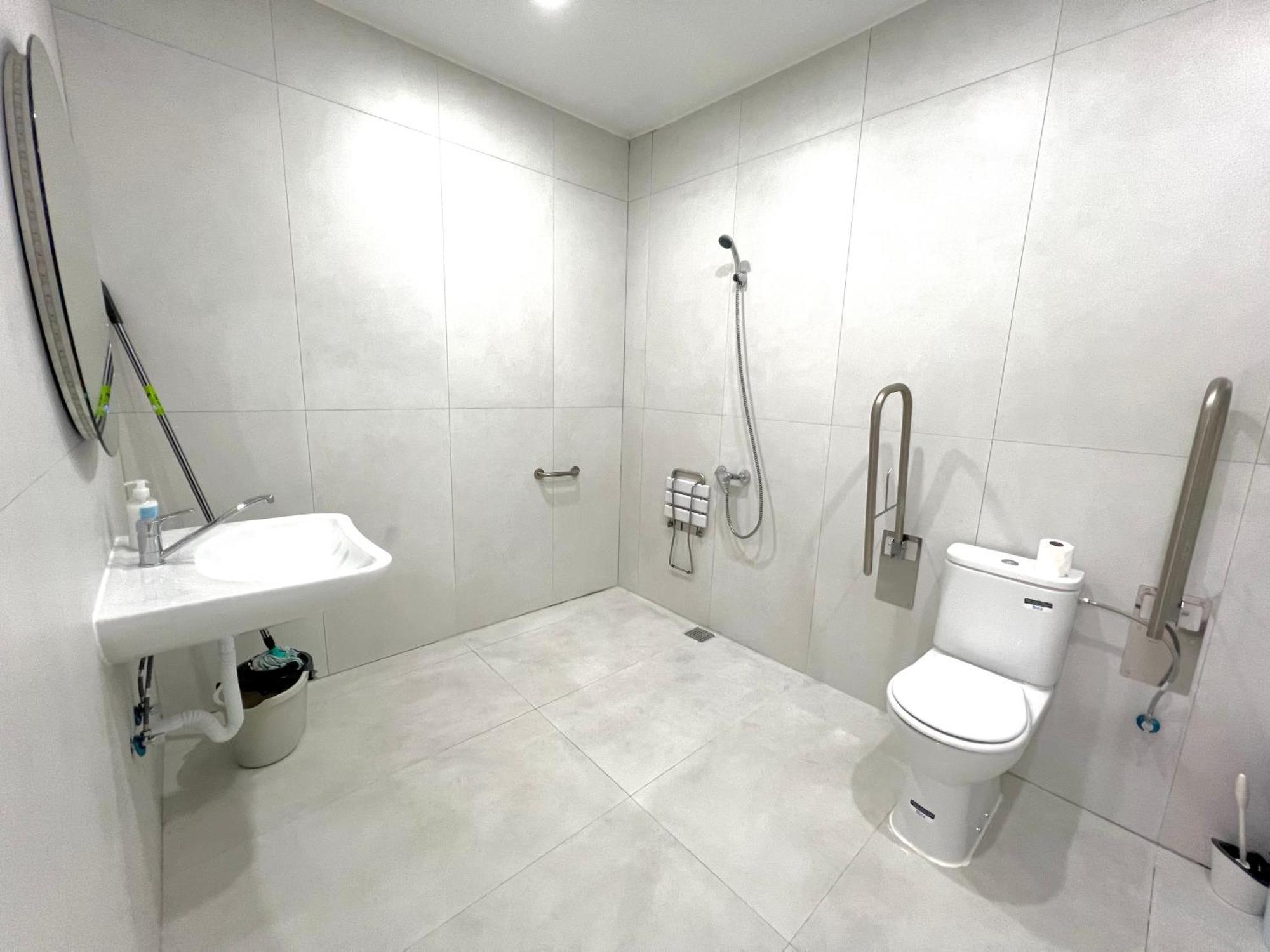 Hostel Oasis Madrid Ngoại thất bức ảnh
